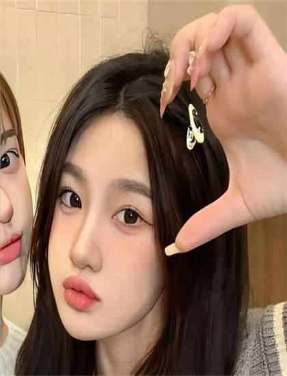 《再叫一声爸爸》与当代文化：细节的精心设计与隐藏寓意 探索文化表达的多种形式